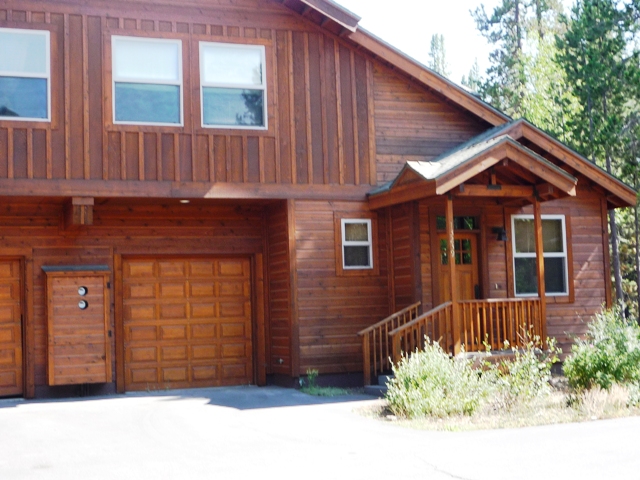 This Truckee rental is located at 13239 NORTHWOODS BLVD.#A.